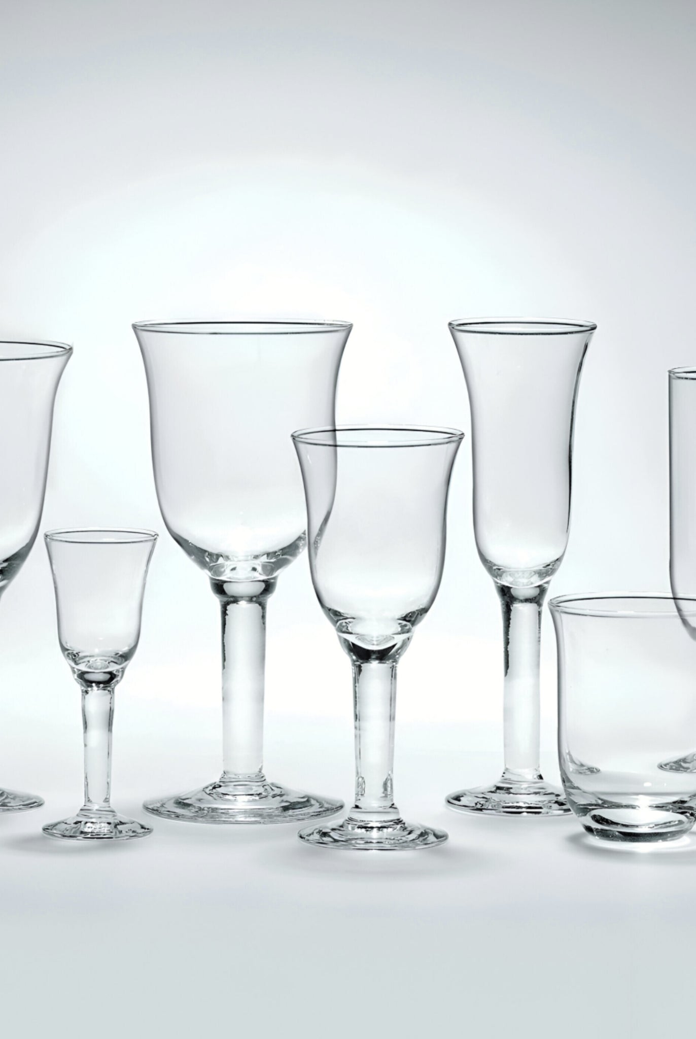 Kollektion hellgrüner Stielgläser Corsica von Lambert, mundgeblasen und elegant designt.