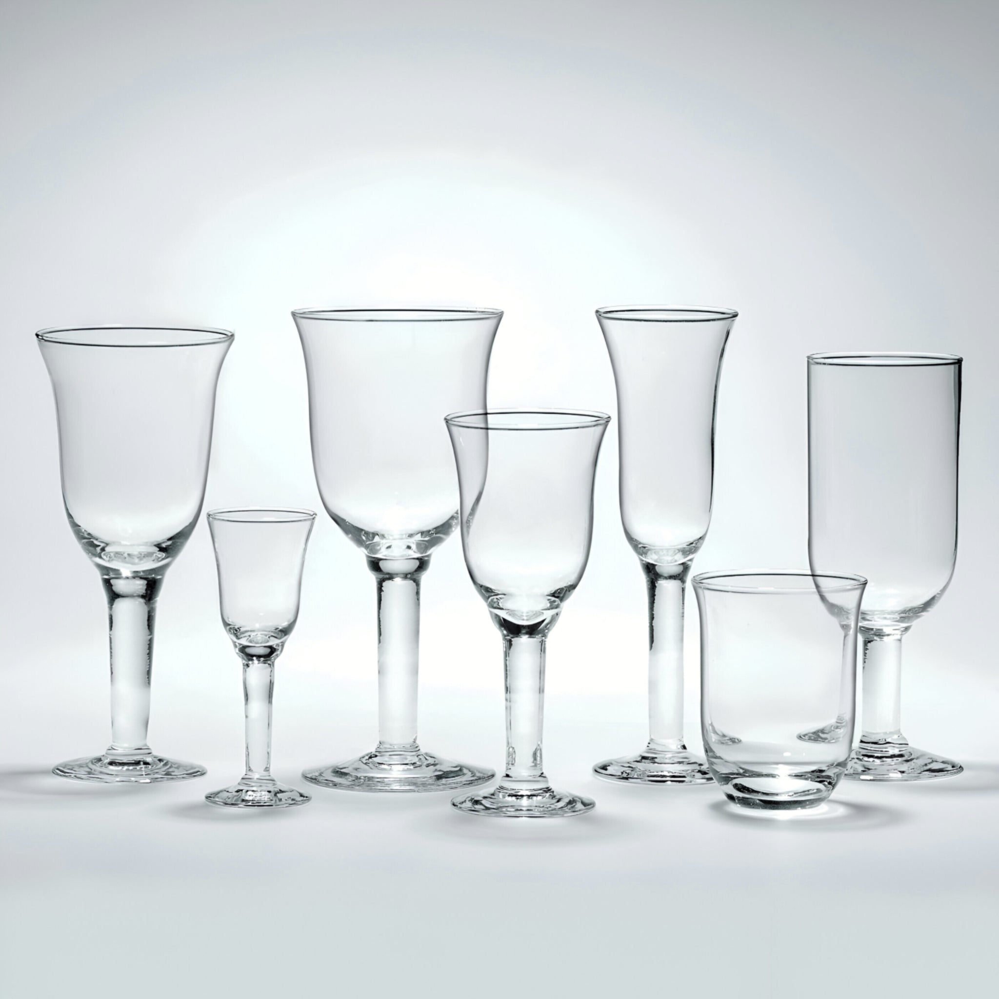 Kollektion hellgrüner Stielgläser Corsica von Lambert, mundgeblasen und elegant designt.