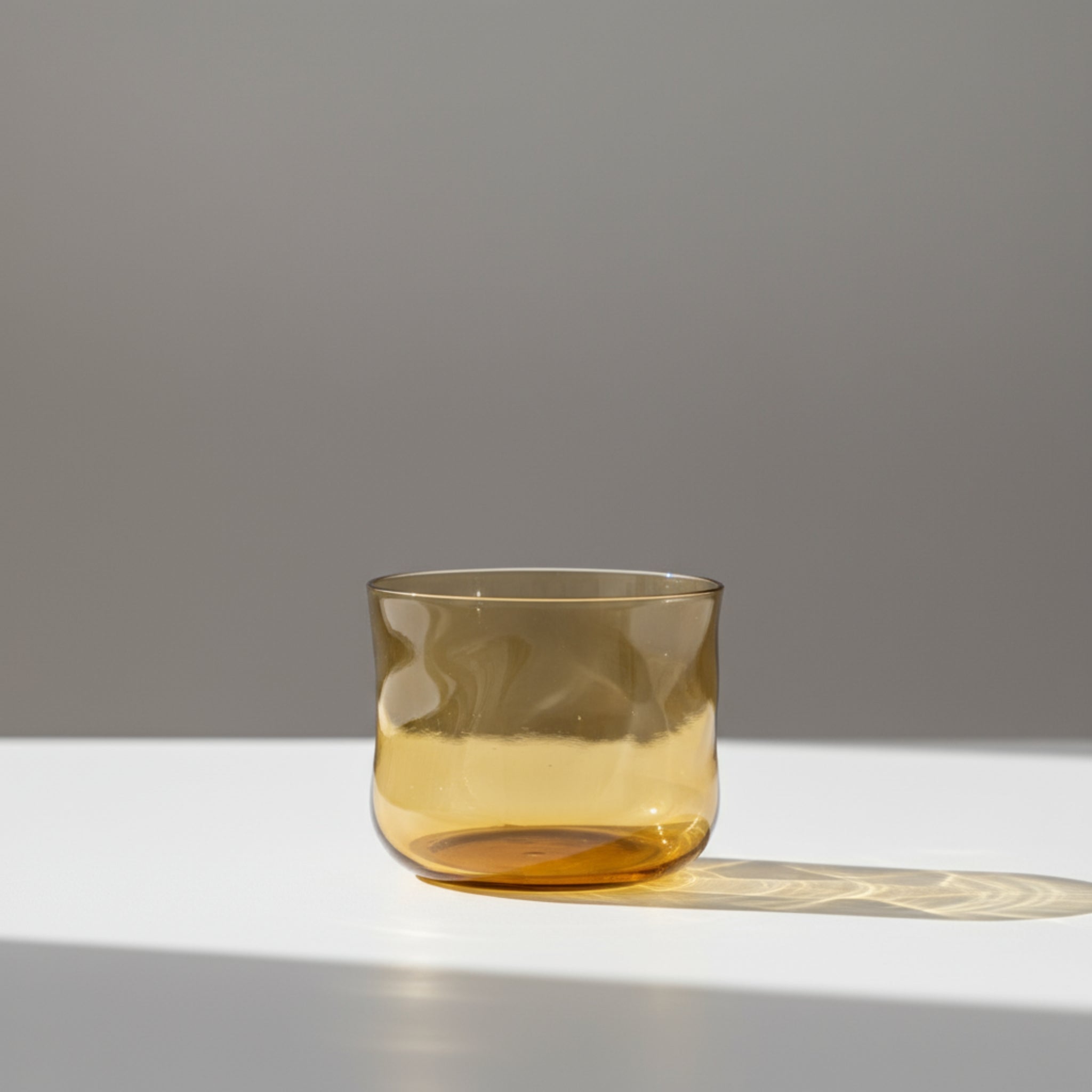 Handgefertigtes Tumbler Glas Swirl