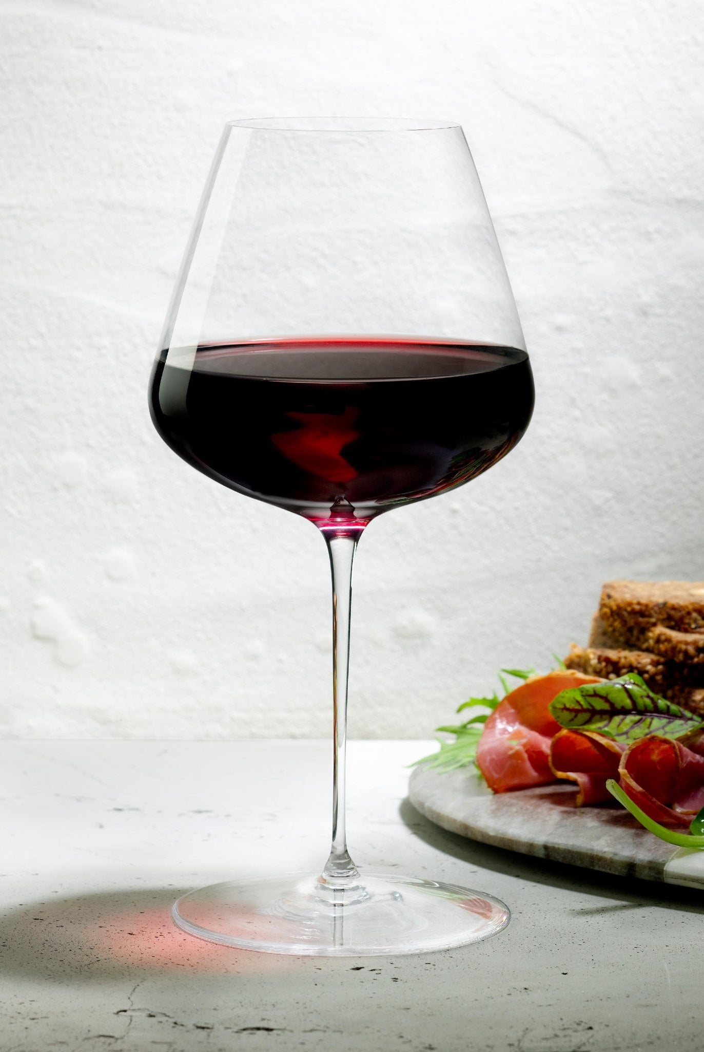 Weißweinglas mit Rotwein