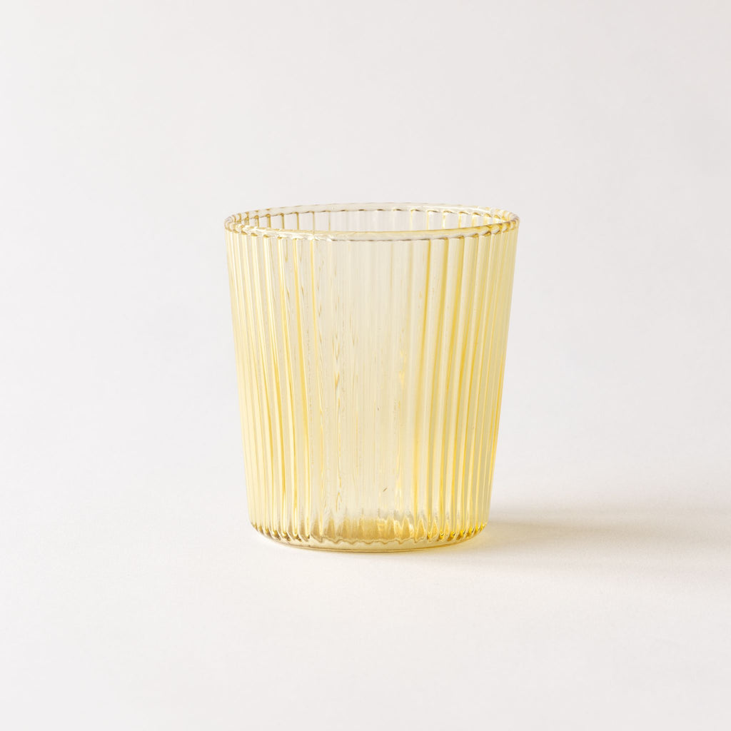 Gelbes Trinkglas Paveau mit rillenrelief Muster von Paveau 