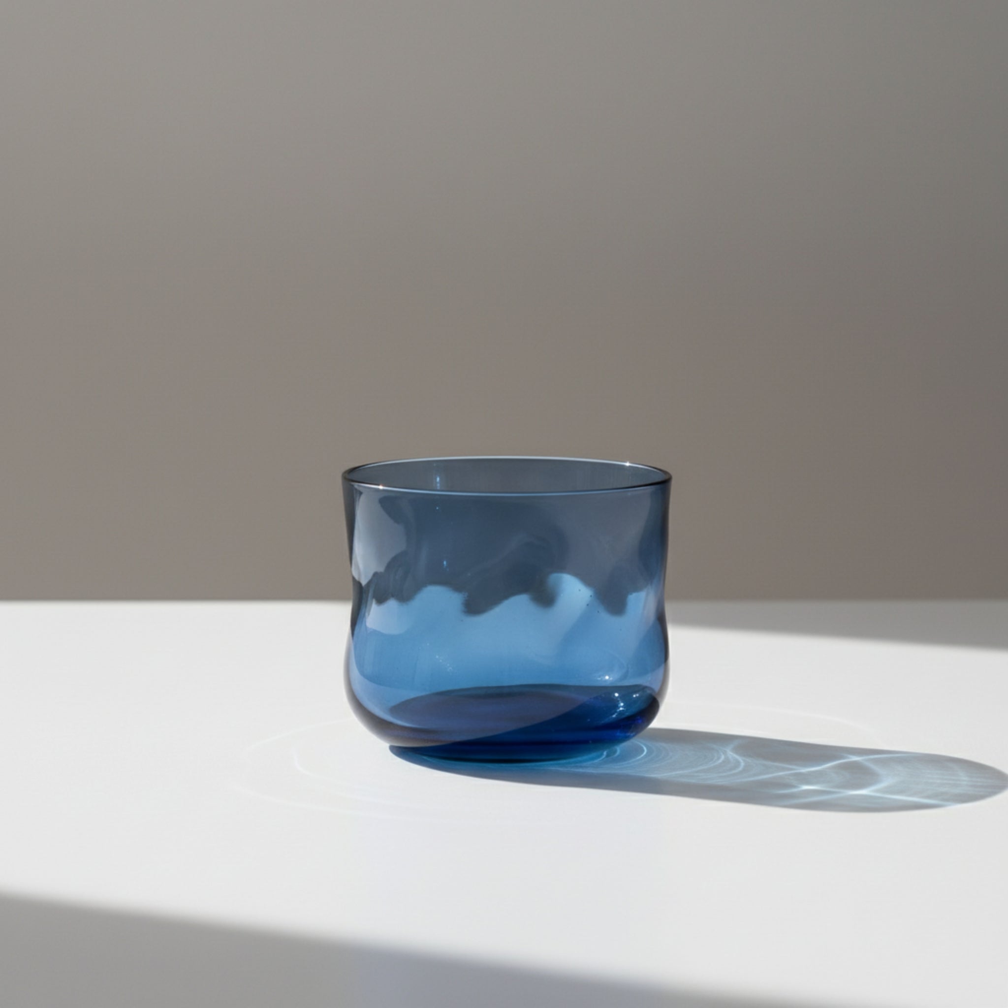 Handgefertigtes Tumbler Glas Swirl