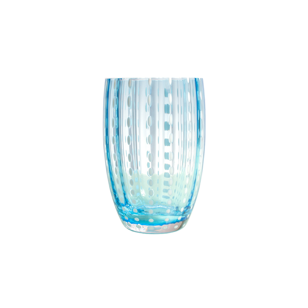 Trinkglas mit weißen Perlen in der Farbe aqua