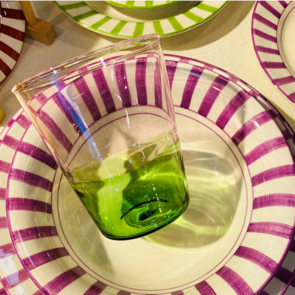 Trinkglas in den Farben zartpink und hellgrün